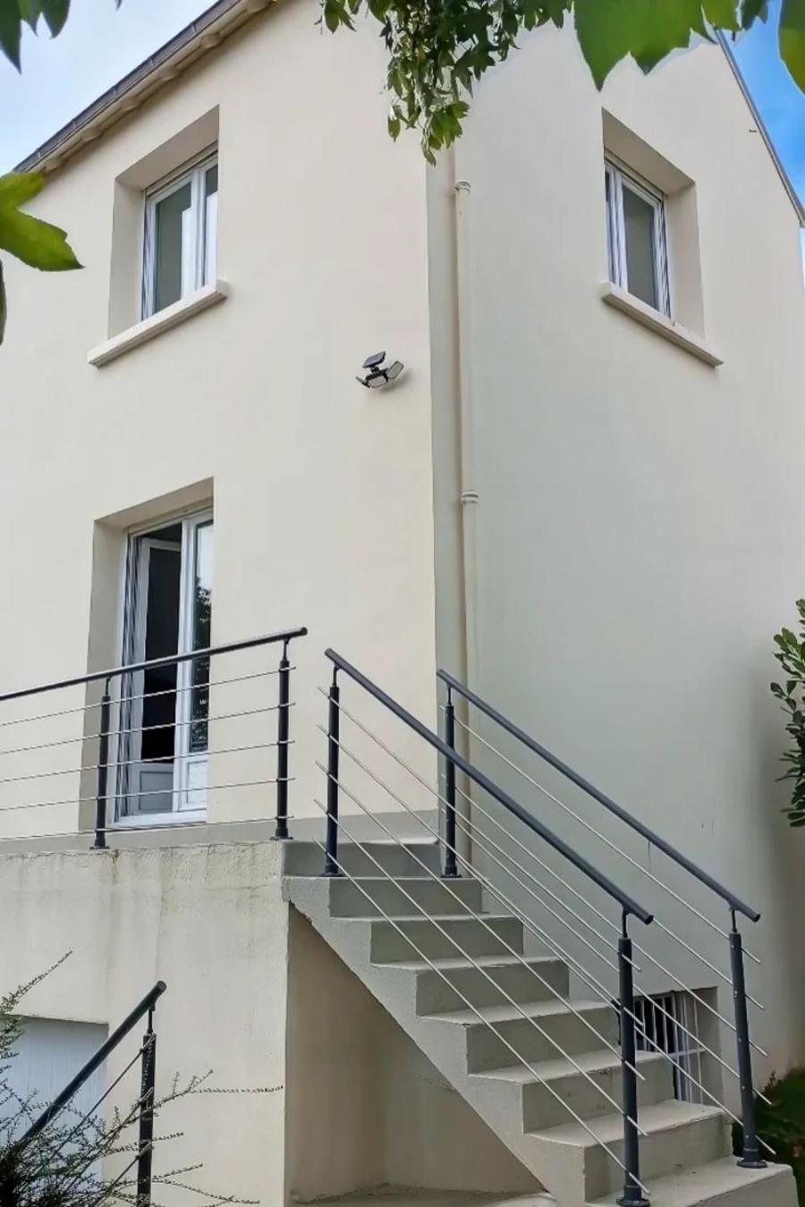 Petite Maison Avec Jardin *