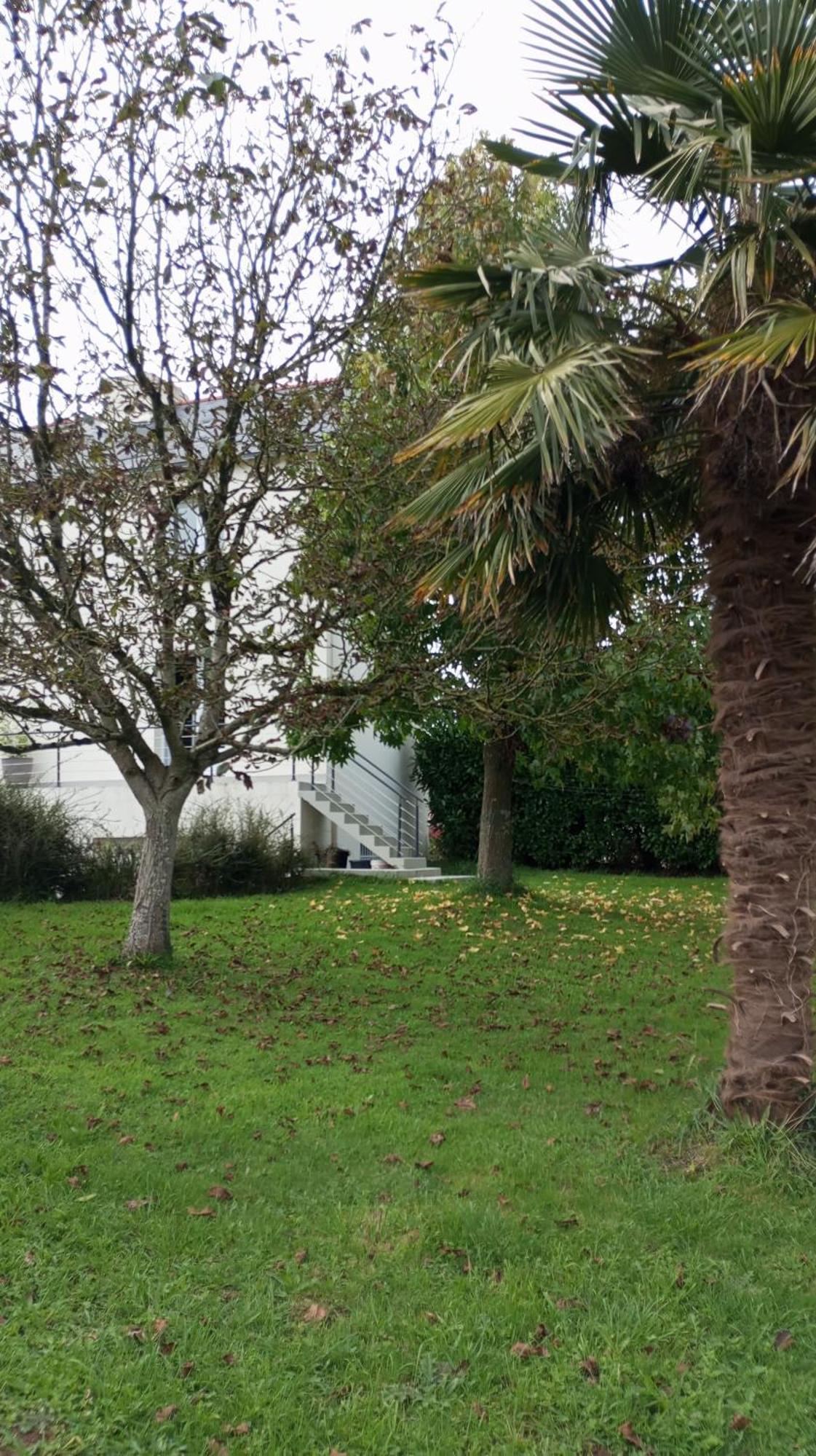 Petite Maison Avec Jardin *